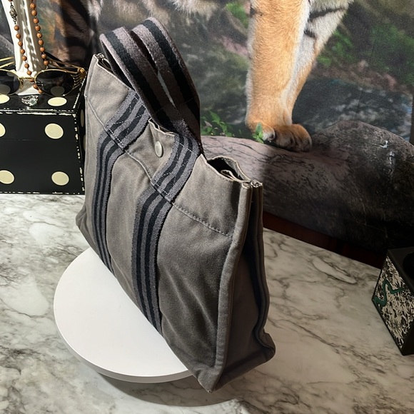 HERMES PM TOTE BAG IN GOOD USED CONDITION. - Picture 7 of 16